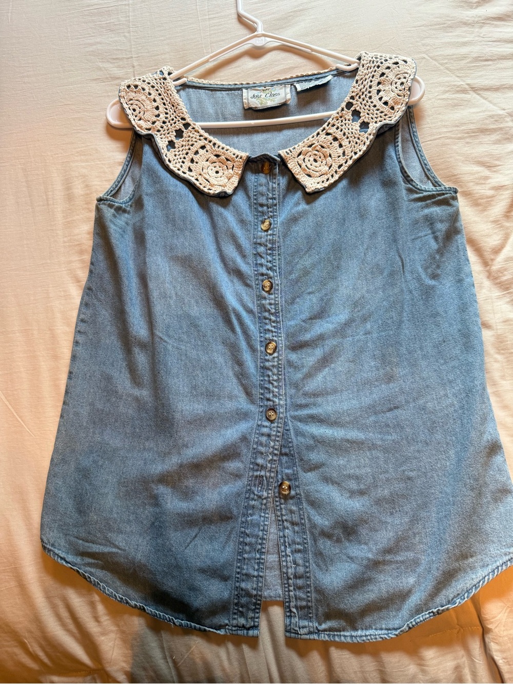 Vintage Light Blue Denim Sleeveless Button-Front Camisole with Crochet Collar